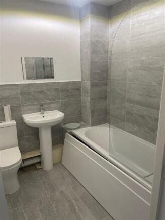 2 bed Apartment to rent Image 9