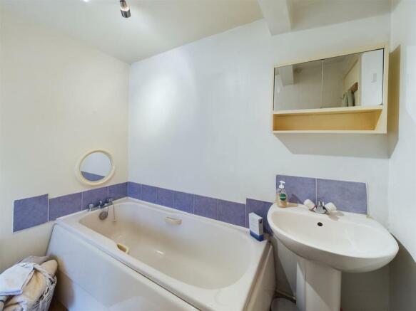 2 bed Maisonette for sale Image 10