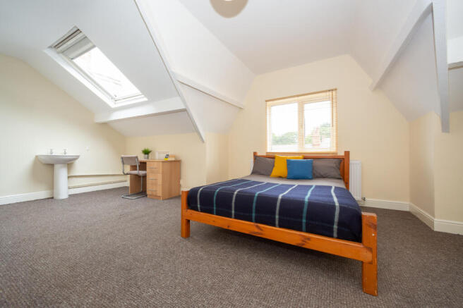 8 bed Terraced to rent Image 4