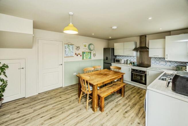 3 bed Semi-Detached for sale Image 9