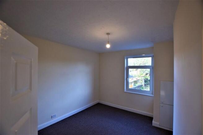 2 bed Terraced to rent Image 5