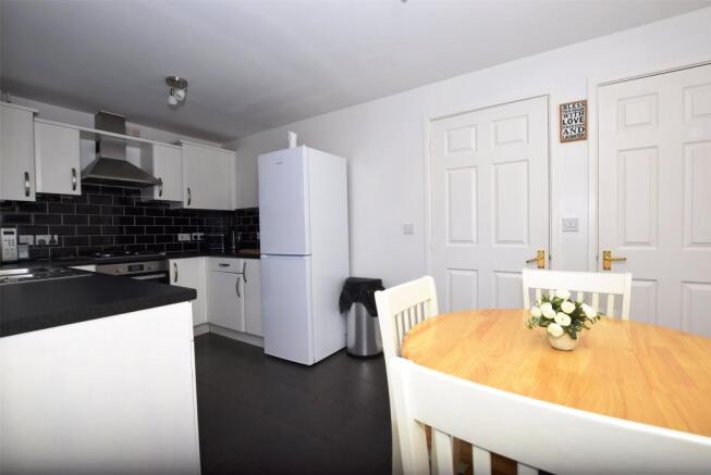 Kitchen Diner (2)