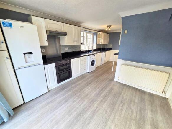 1 Dove Croft - Kitchen.jpg