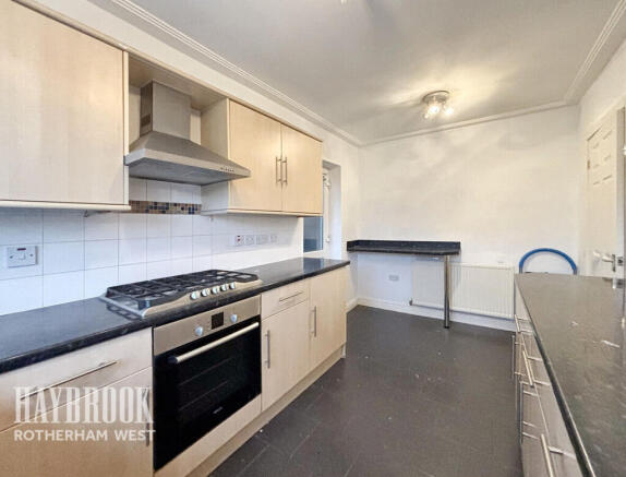 4 bed Detached for sale Image 7