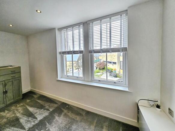 2 bed Apartment to rent Image 11