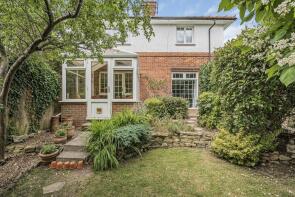 35, Crondall Lane, Farnham GU9 7BG