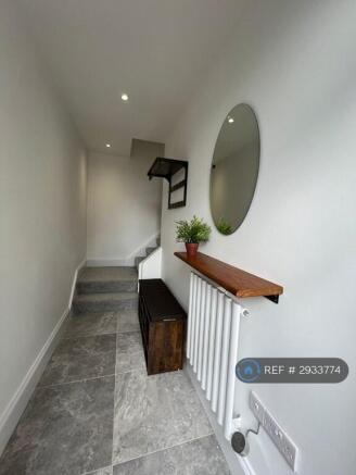 3 bed Flat to rent Image 9