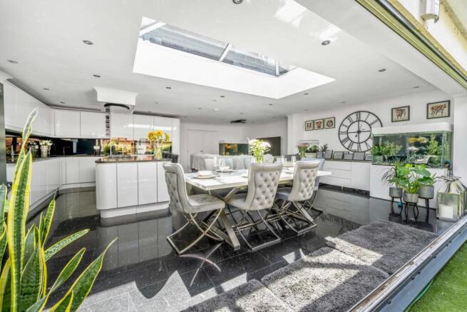 58, Village Way, Ashford TW15_38.jpg