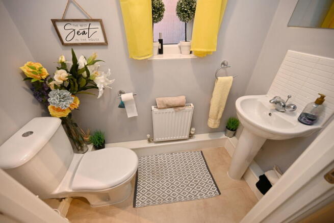 4 bed Semi-Detached for sale Image 5