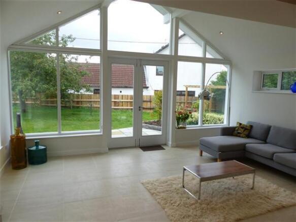 KITCHEN/DINING ROOM VIEW 4