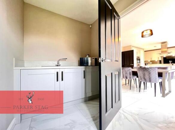 4 bed Detached for sale Image 11
