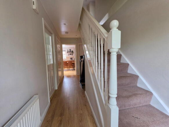 4 bed Detached for sale Image 9