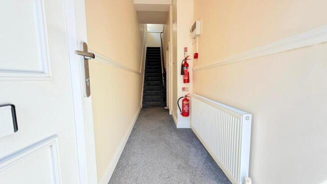 2 bed Apartment to rent Image 8