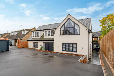 Manor Close, Harpole, Northampton, Northamptonshire, NN7 4BY