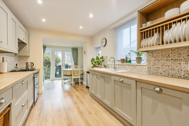 A06 - 18 Waverley Road Kingsbridge - 260112