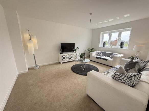 Hillside Road, Tatenhill, Burton-On-Trent photo 4