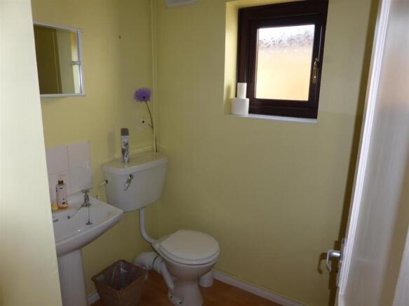 UTILITY/CLOAKROOM