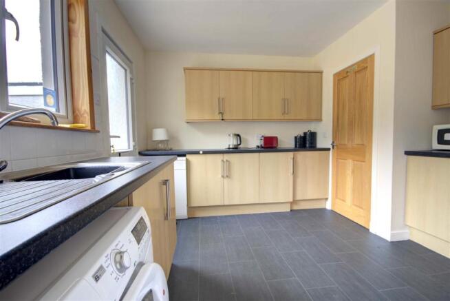 KITCHEN/DINING ROOM