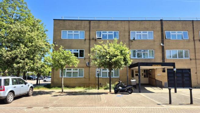 Studio flat on North Ninth Street, Milton Keynes, £59,000