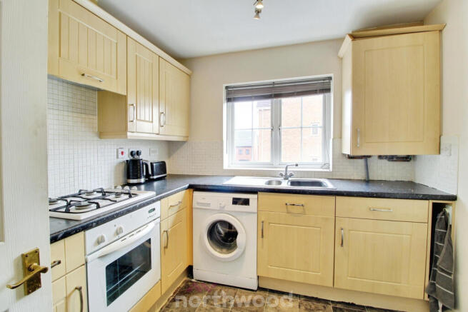 3 bed Flat to rent Image 6