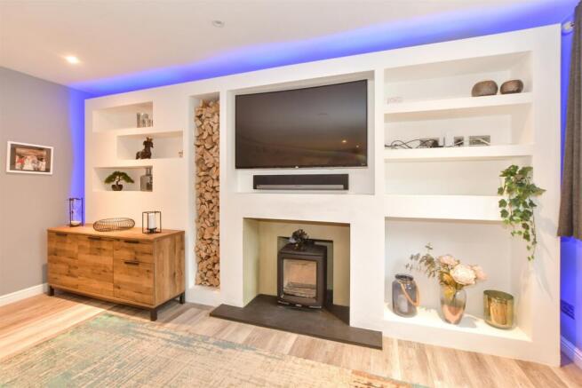Lounge/Dining Room