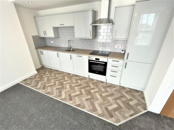 2 bed Apartment to rent Image 6