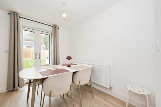 Yew Close, East Horsley, Leatherhead, Surrey, KT24 photo 4