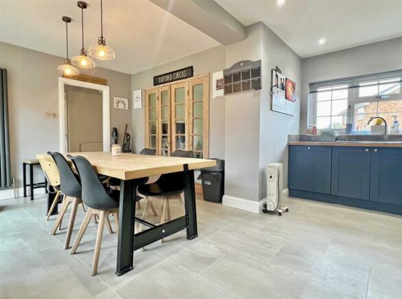 Dining Area c.jpg
