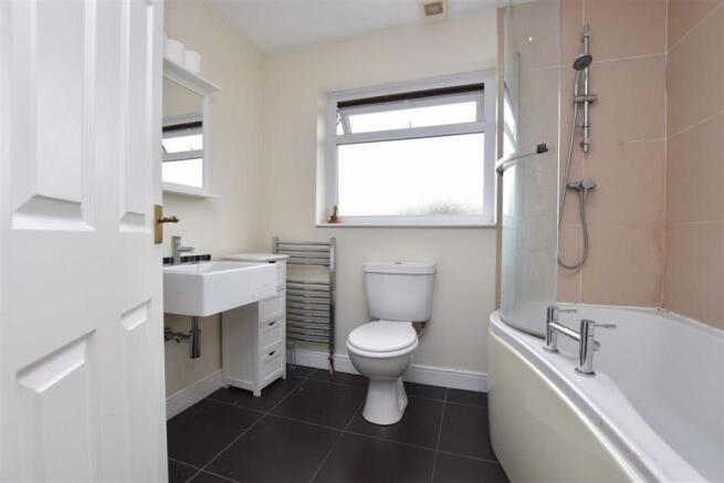 FAMILY BATHROOM