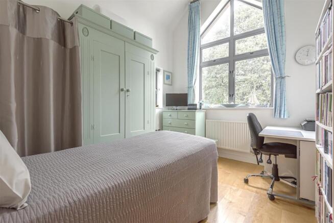lighter bedroom.jpg
