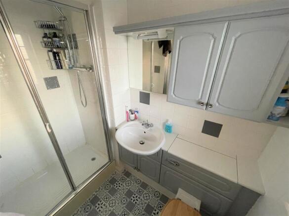 ENSUITE SHOWER ROOM