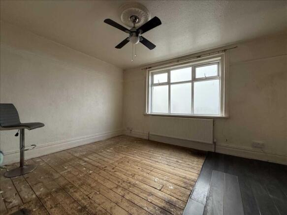 2 bed Flat for sale Image 5