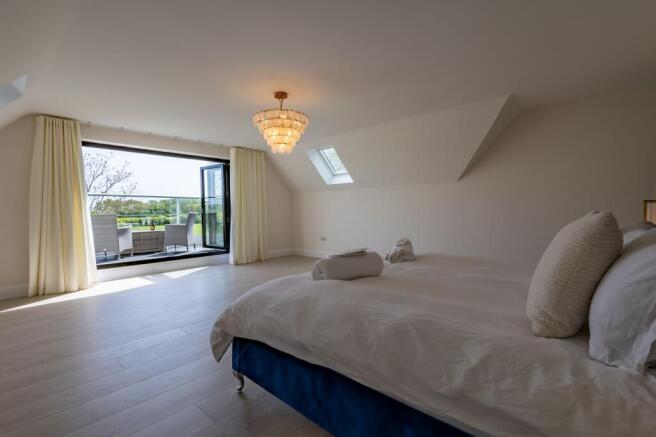Bedrooms & Bathrooms