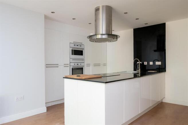 4 bed Semi-Detached for sale Image 7
