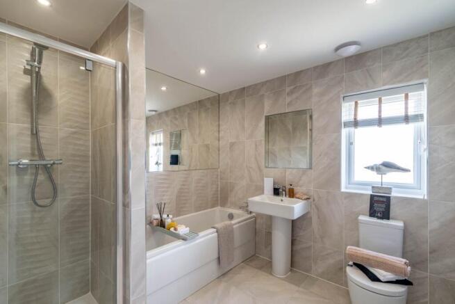 5 bed Detached for sale Image 12