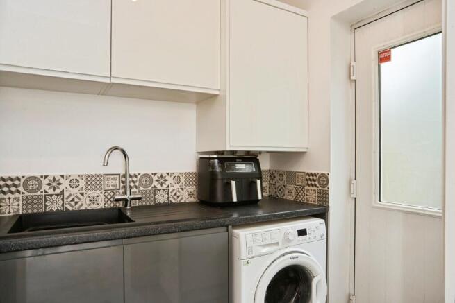 5 bed Detached for sale Image 12