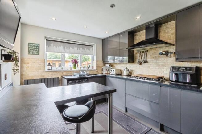3 bed Detached for sale Image 6
