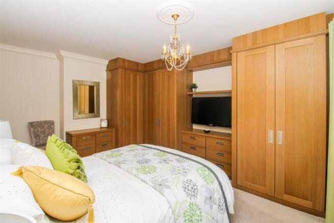 2 bed Detached Bungalow for sale Image 8