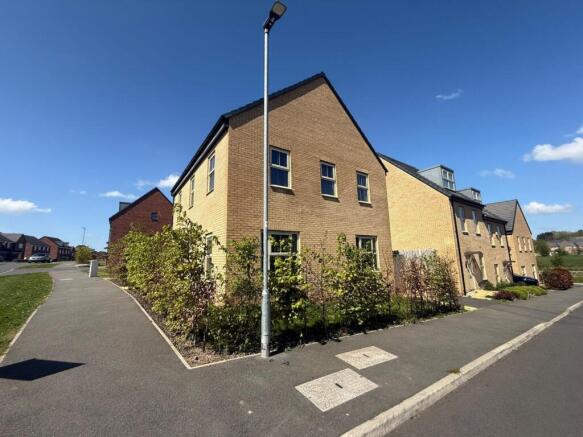 4 bed Detached for sale Image 9
