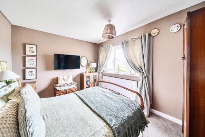 3 bed Semi-Detached for sale Image 8