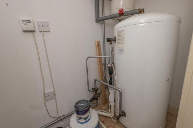 2 bed Flat for sale Image 11