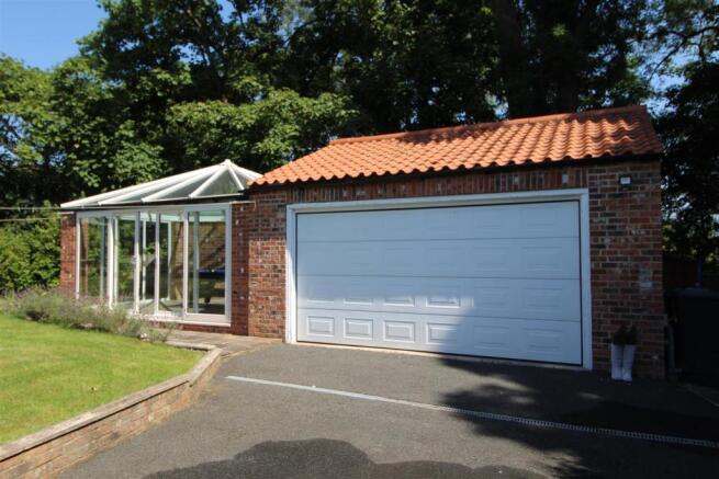 DETACHED GARAGE