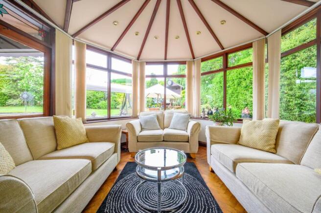 6 bed Detached for sale Image 8