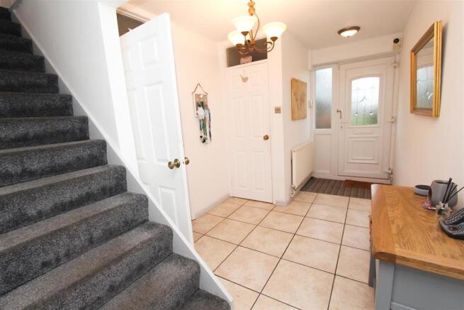 ENTRANCE HALLWAY.jpg
