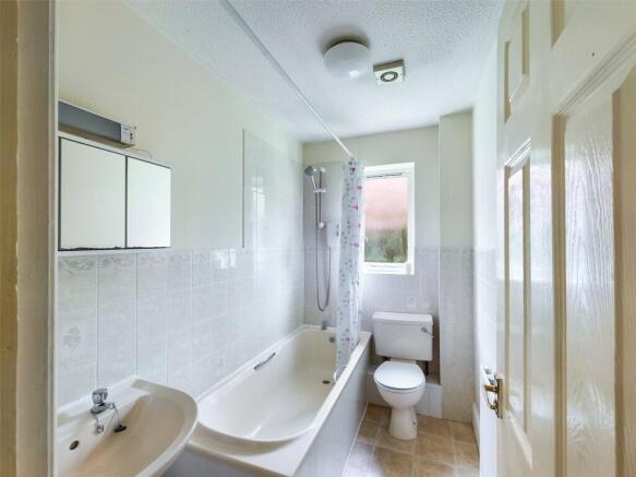 3 bed Semi-Detached to rent Image 4