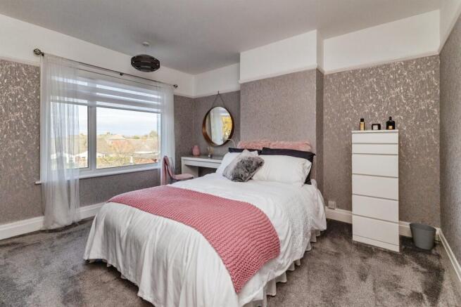 3 bed Semi-Detached for sale Image 11