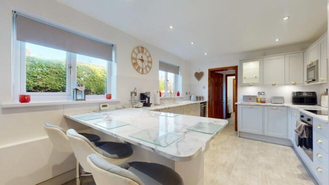 KITCHEN/DINING ROOM
