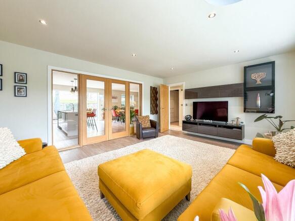 4 bed Detached for sale Image 4