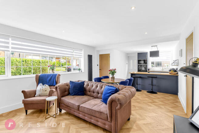 Lounge / Dining Area