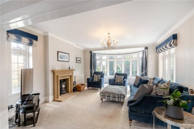 6 bed Detached for sale Image 8